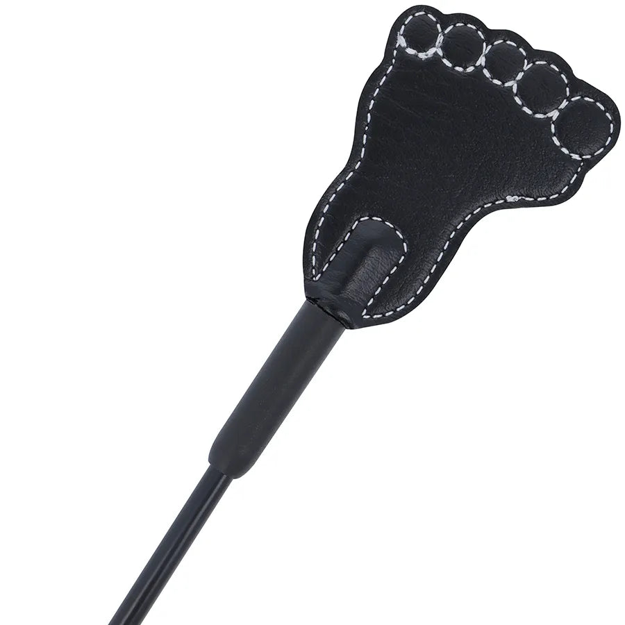 Cravache BDSM noire en PVC souple avec pointe en forme de pied, manche ergonomique pour jeux fétichistes.