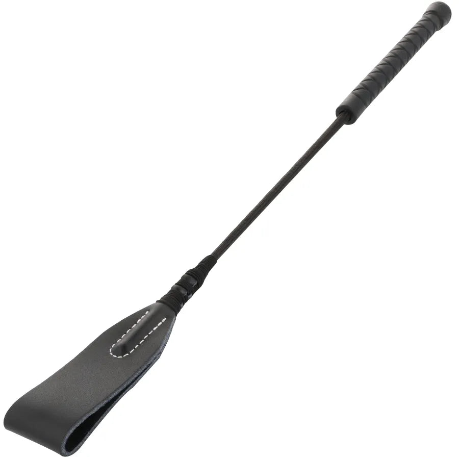 Cravache BDSM noire en PVC flexible 45cm, poignée texturée, pointe douce, collection Darkness, pour jeux intimes sensuels.