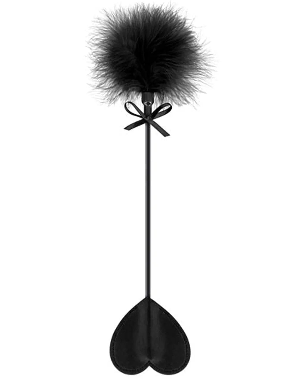 Cravache érotique en cuir noir, forme cœur, nœud décoratif, plumeau doux noir, accessoire sensuel pour jeux de soumission.