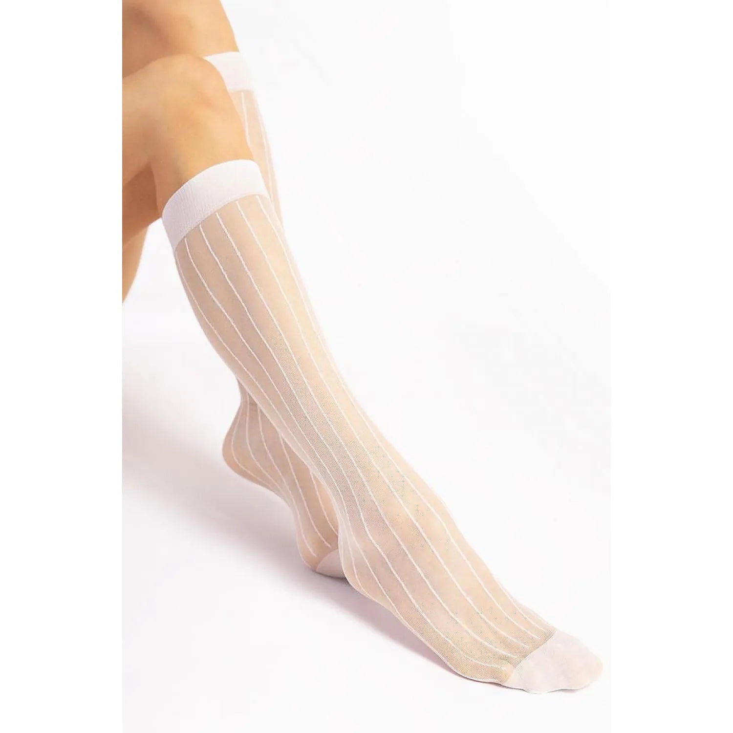 Chaussettes longues rayées blanches au genou, bord côte lisse, style classique et scolaire, modèle 196134 Fiore.