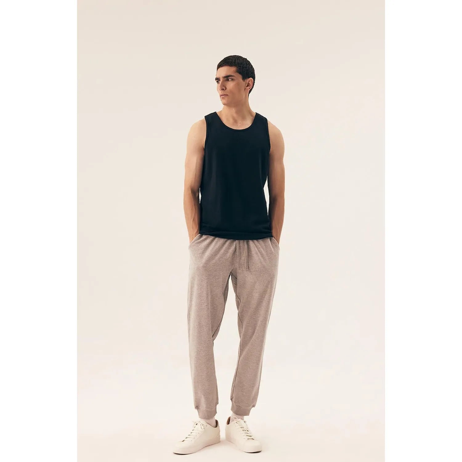 Débardeur noir homme sans manches, encolure ronde, coupe classique, idéal pour l'été ou sous-vêtement, modèle 211994 Hende...