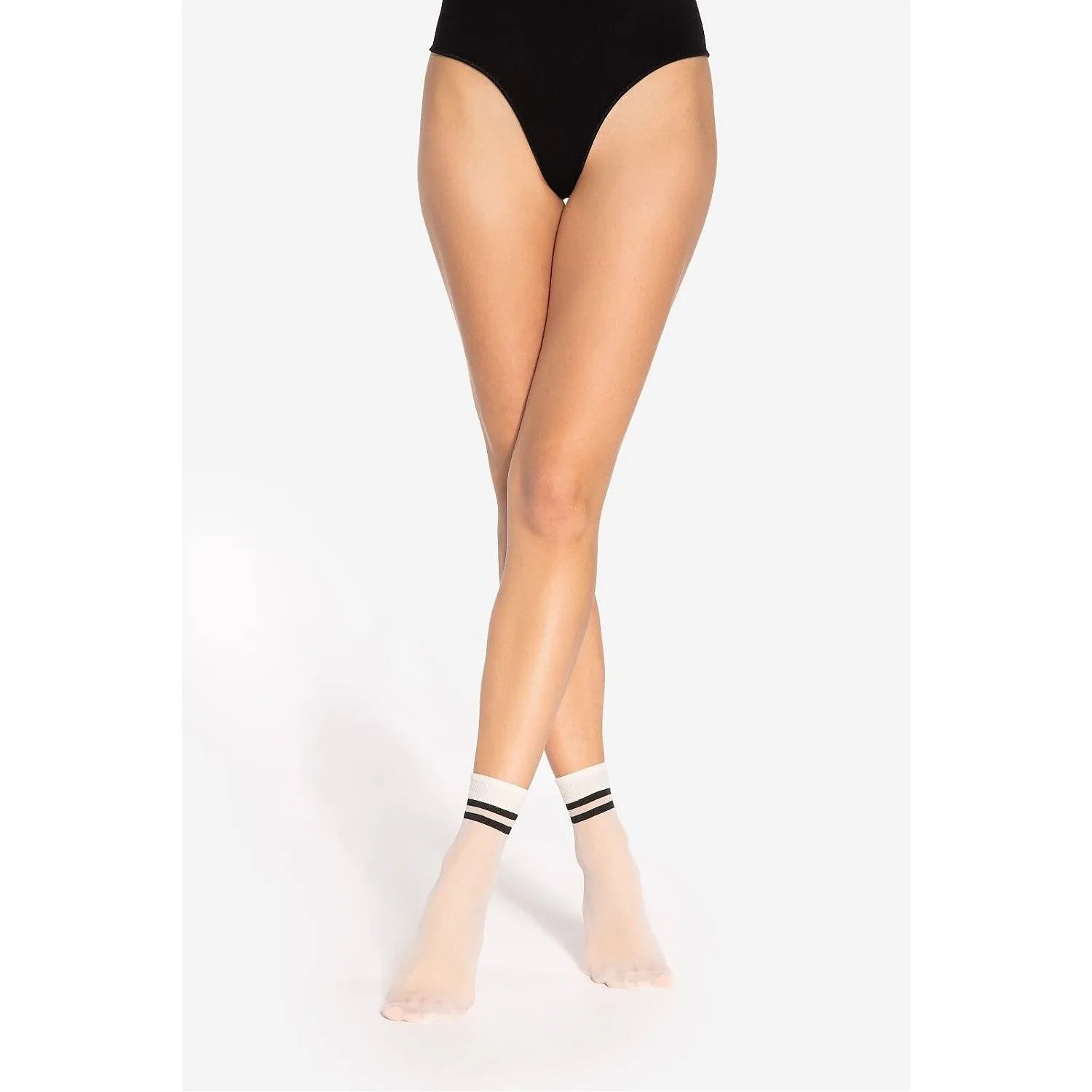 Chaussettes hautes 15 DEN Gatta, transparentes avec rayures horizontales noires, bordures renforcées, élégance moderne.