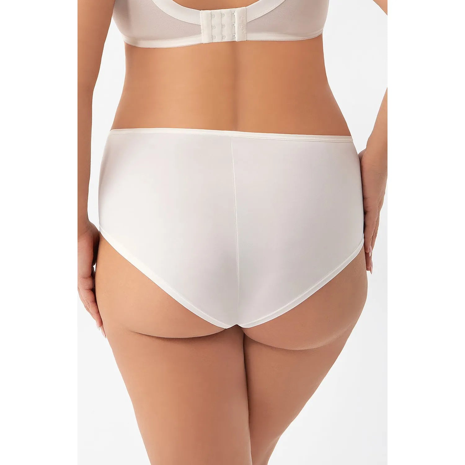 Culottes blanches taille haute Gorsenia, arrière lisse, côtés couverts, broderie délicate, confort et élégance.
