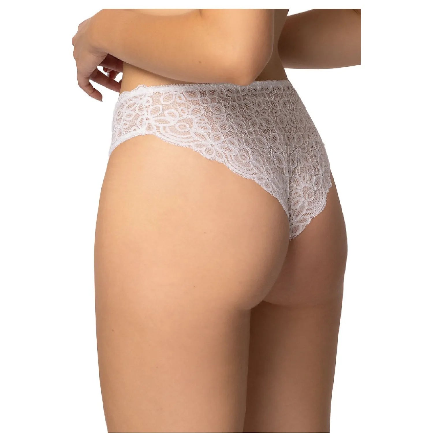 Culotte brésilienne blanche en dentelle ajourée, design sensuel, coupe flatteuse, met en valeur les hanches et jambes.