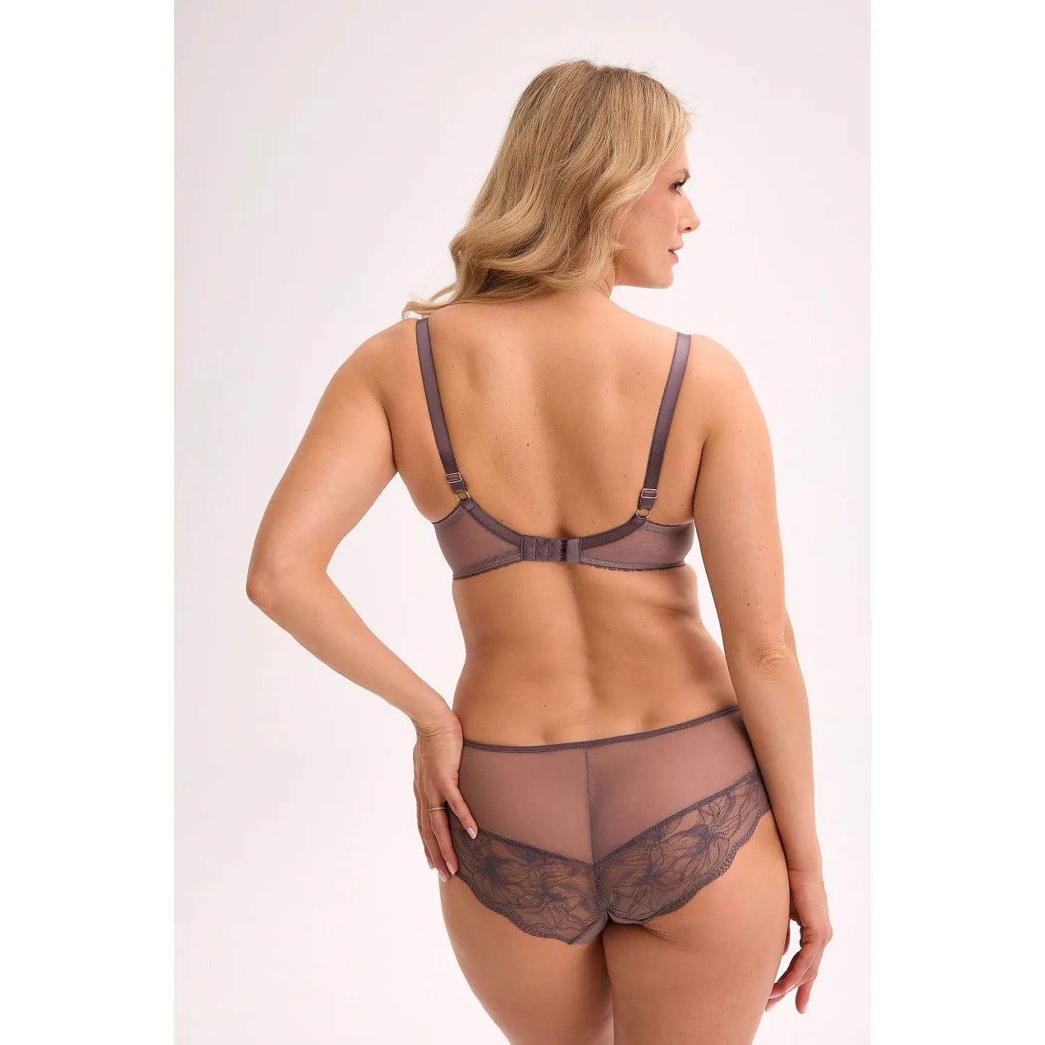 Culottes en dentelle et résille modèle 220488 Gaia, dos transparent, couleur taupe, élégantes et confortables.