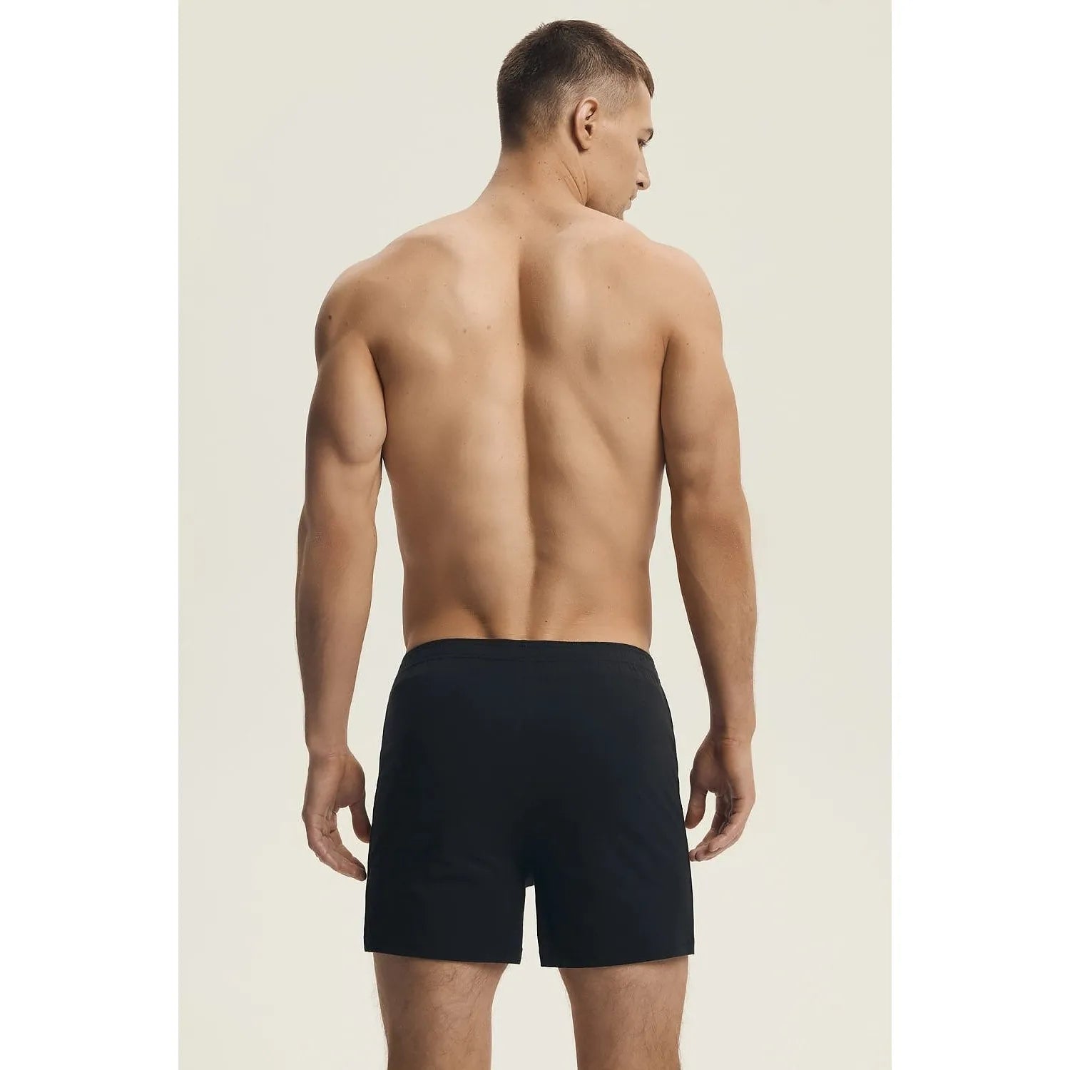 Boxer noir homme Henderson 220969, coupe ample, tissu doux et respirant, ceinture élastique, design minimaliste.