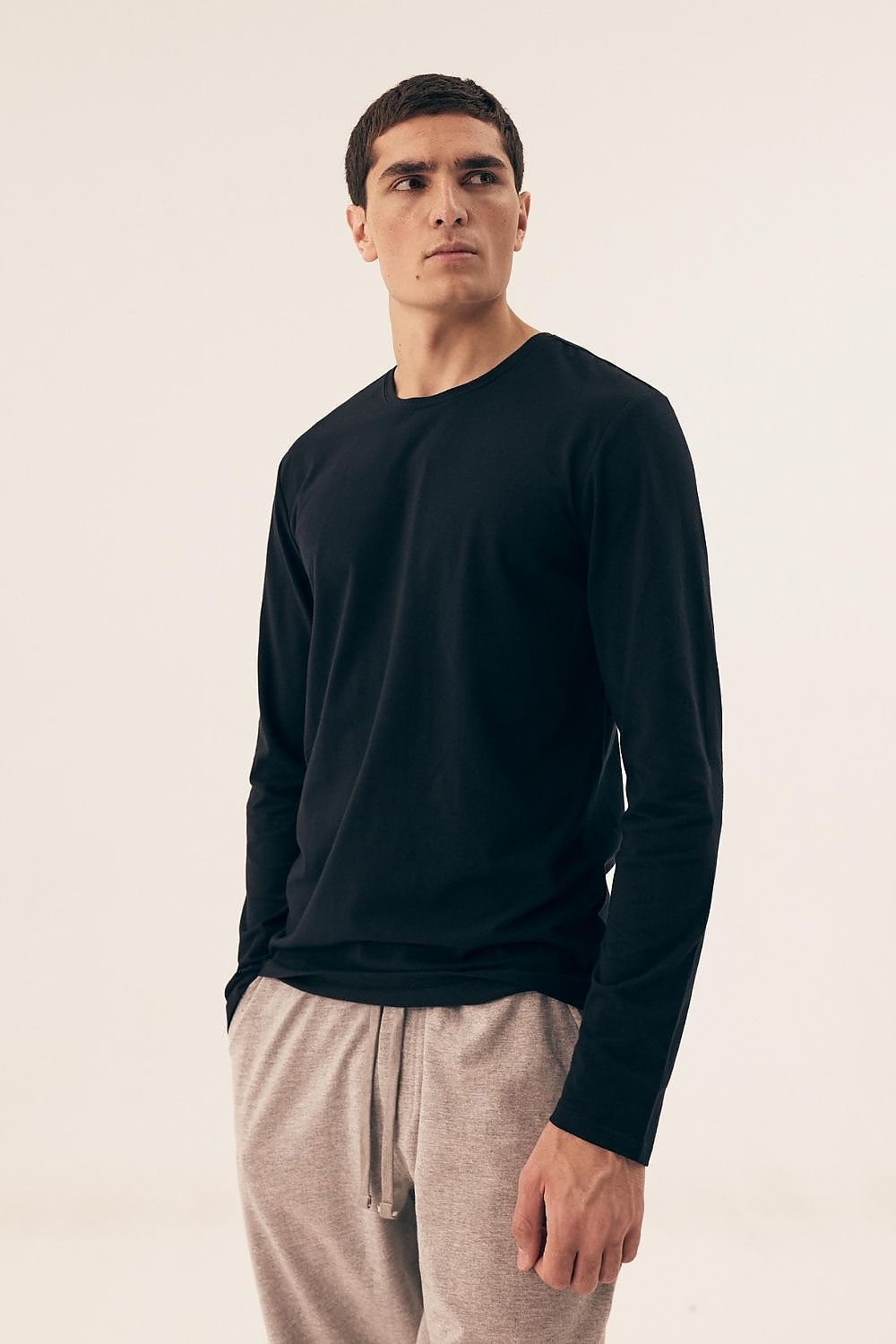 L`ensemble model 220973 Henderson