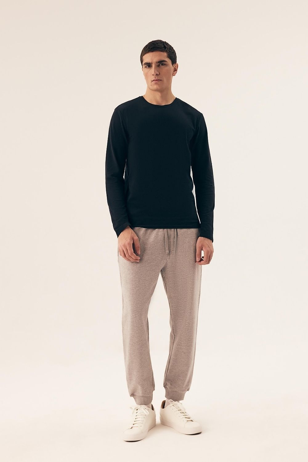 L`ensemble model 220973 Henderson