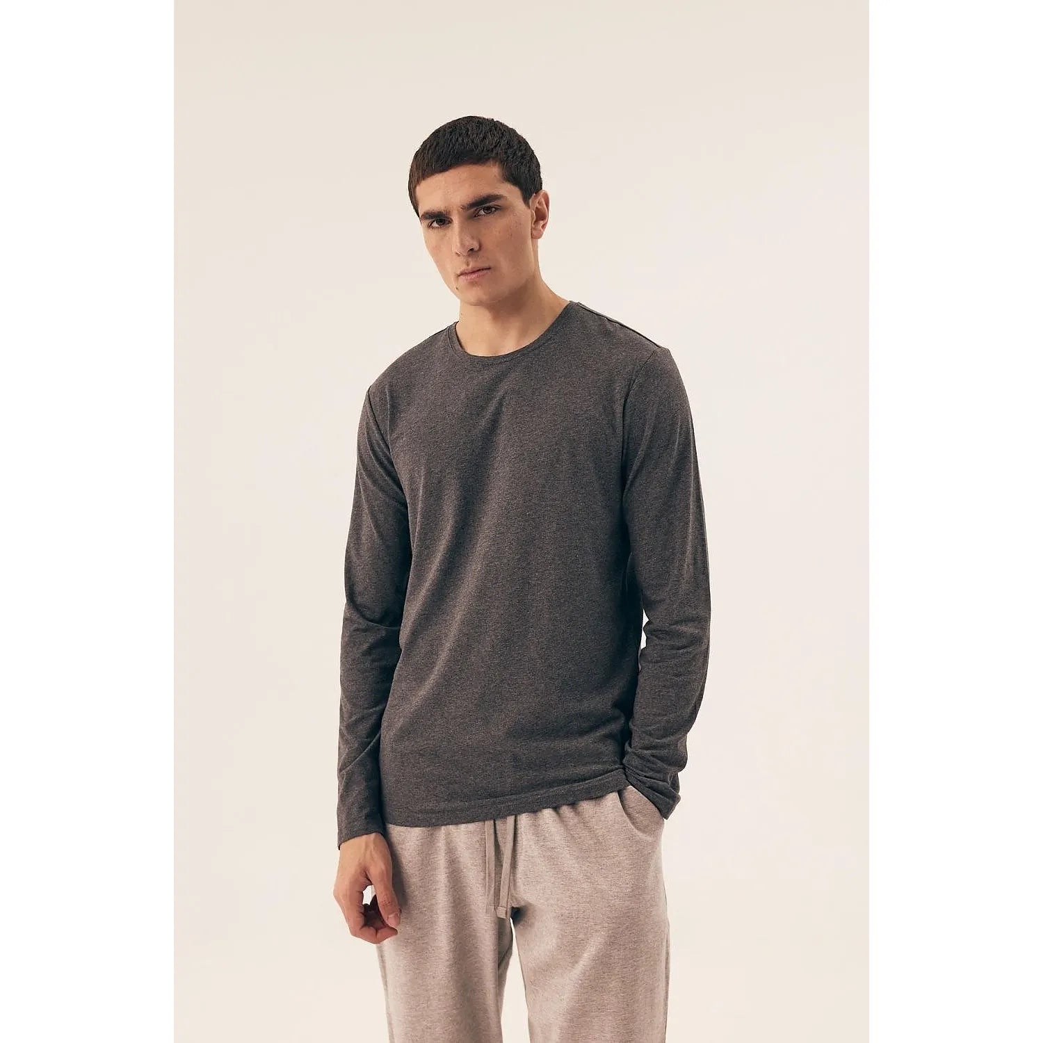 L`ensemble model 220974 Henderson