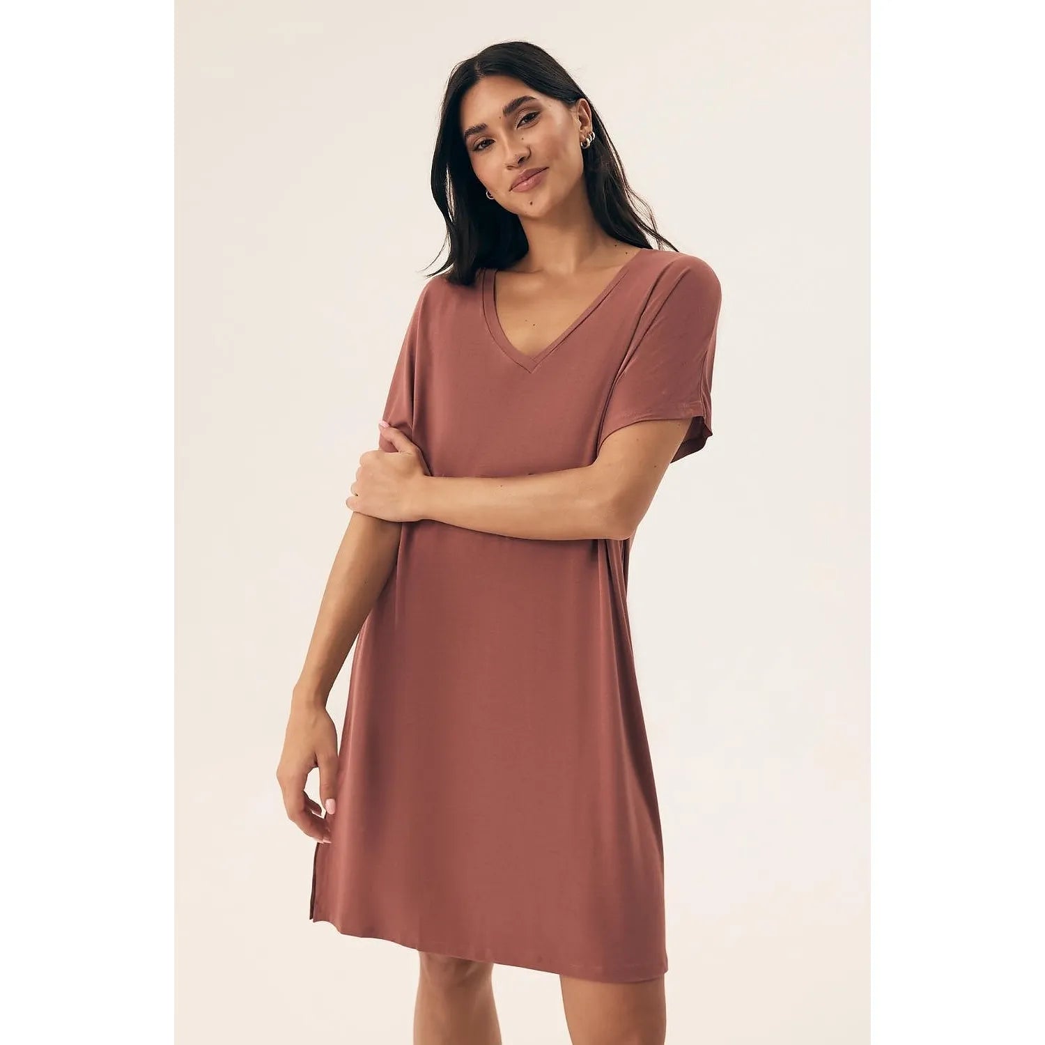 Chemise de nuit élégante en viscose douce coupe ample confort détente intime érotique lingerie féminine intime bien-être nuit relaxation couple