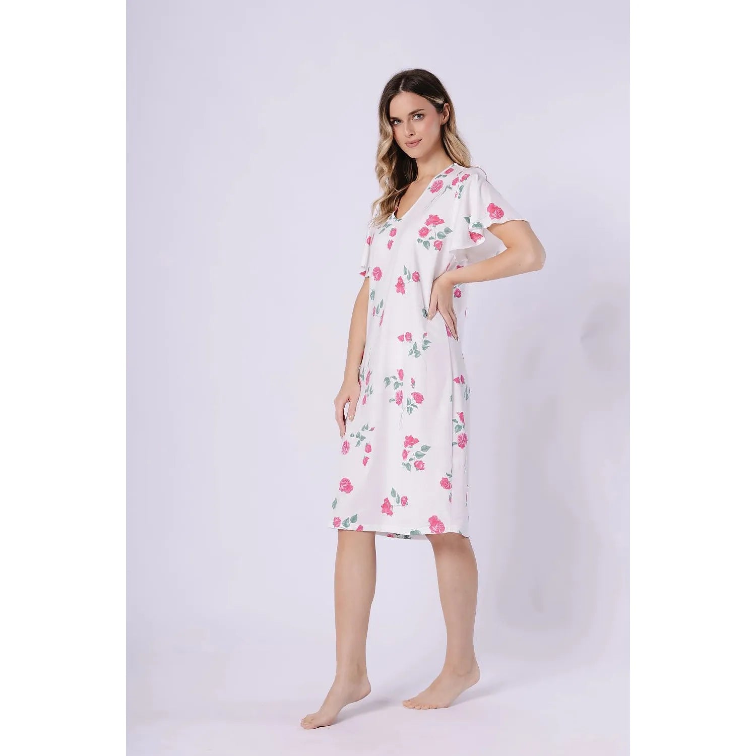 Chemise de nuit blanche à manches courtes, imprimé floral rose, décolleté en V, coupe ample, confort coton M-Max.