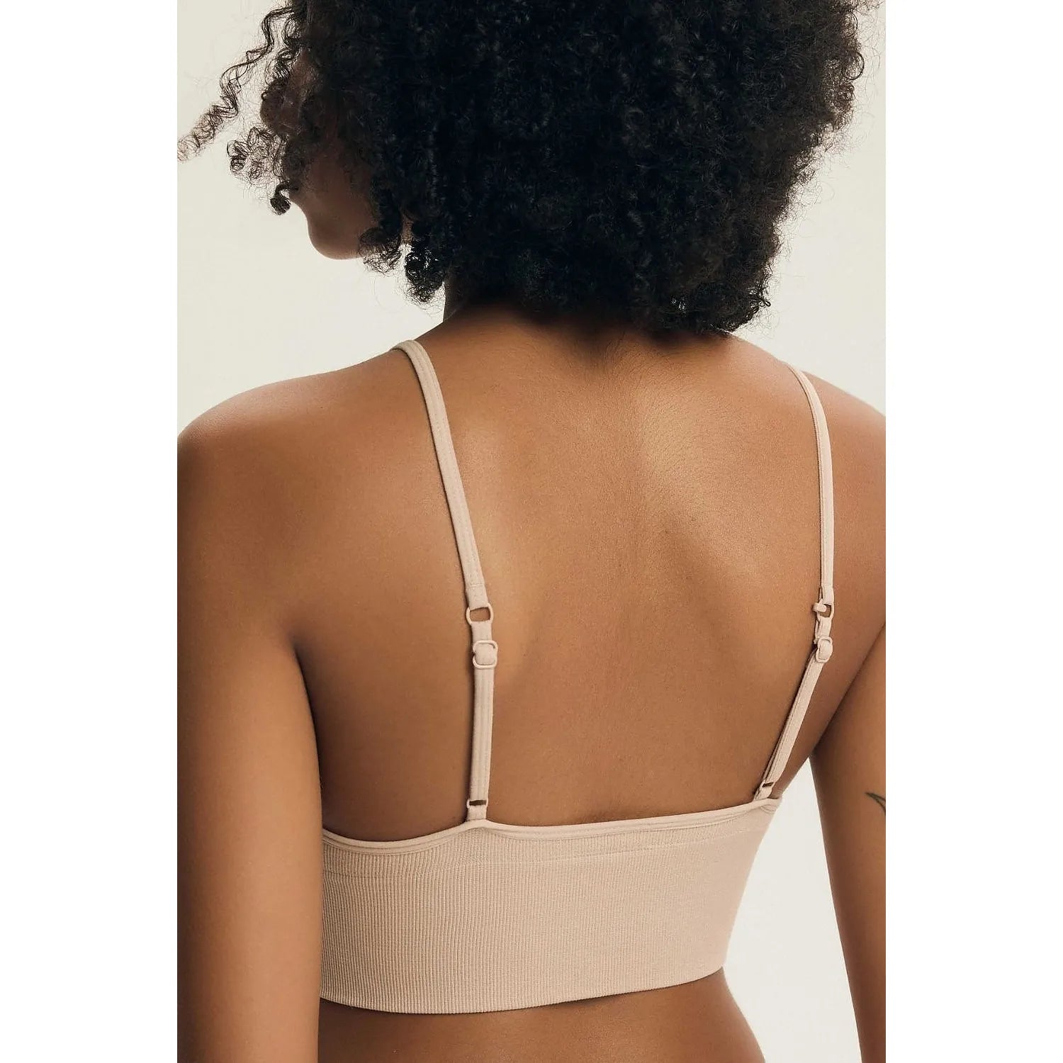 Ensemble lingerie femme multicouleur, polyamide élasthanne, taille L à XXL, élégant et confortable, vue de dos.