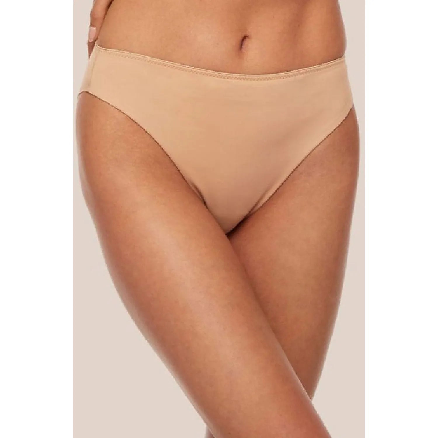 Culottes brésiliennes beiges invisibles en tulle et coton, confort optimal, style élégant, silhouette sublimée.