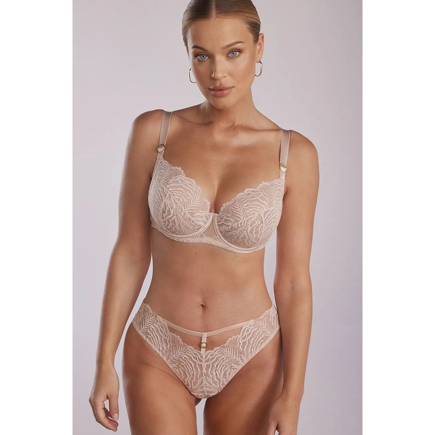 Culotte brésilienne dentelle beige élégante et confortable pour femmes, design contemporain Luna B-1103/3.