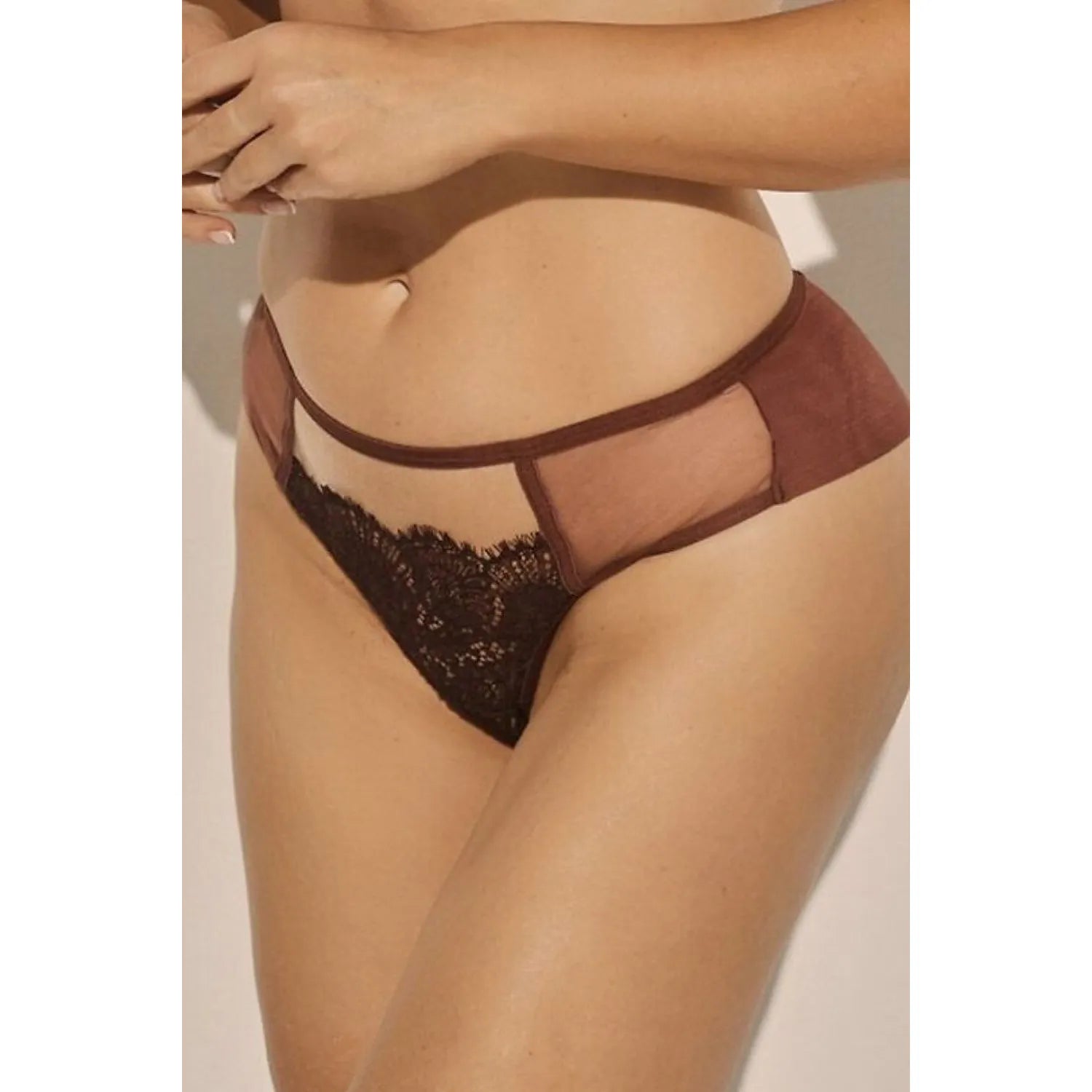 Culottes brésiliennes en dentelle et tulle chocolat, élégantes et confortables, design sophistiqué pour femmes Kinga.
