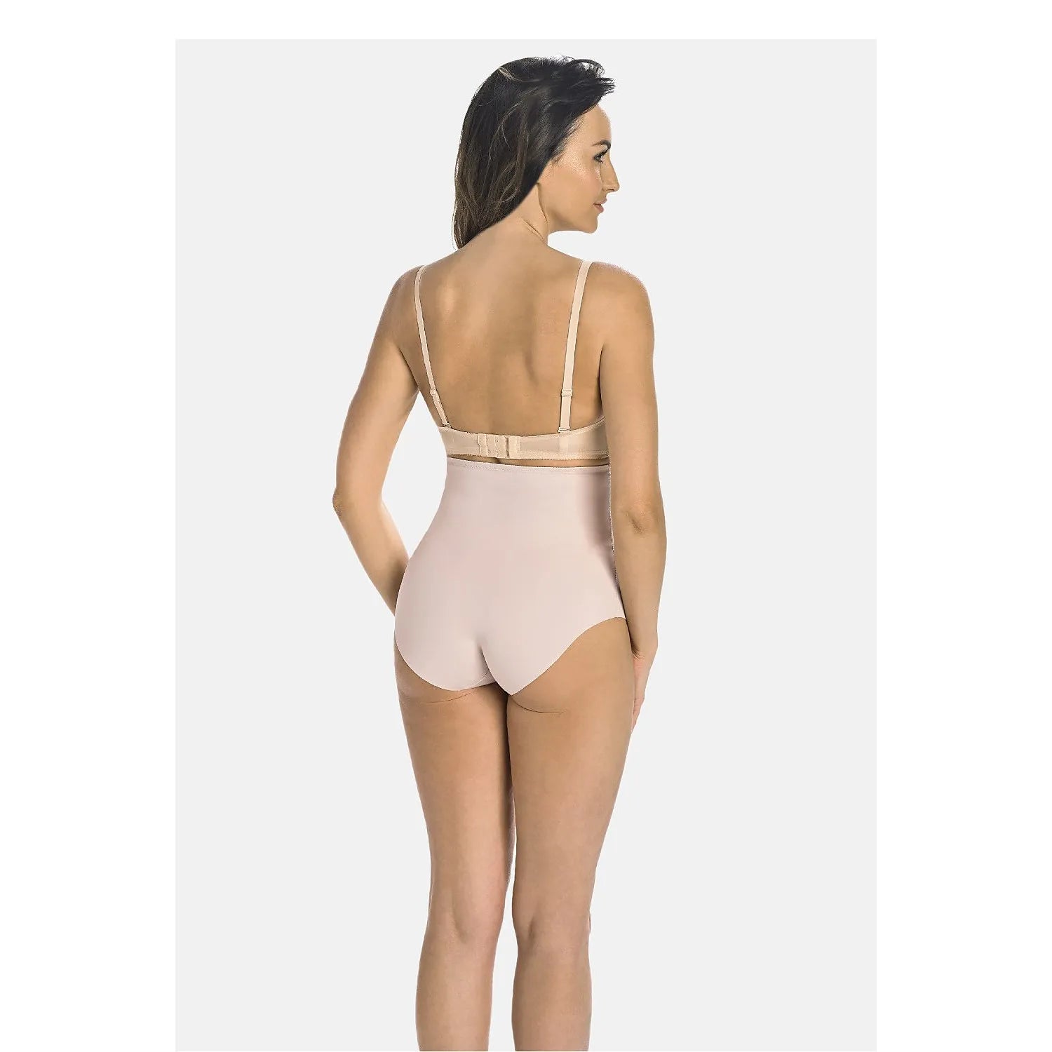 Culotte modelante beige taille haute, sans couture, épouse la silhouette, invisible sous vêtements ajustés.