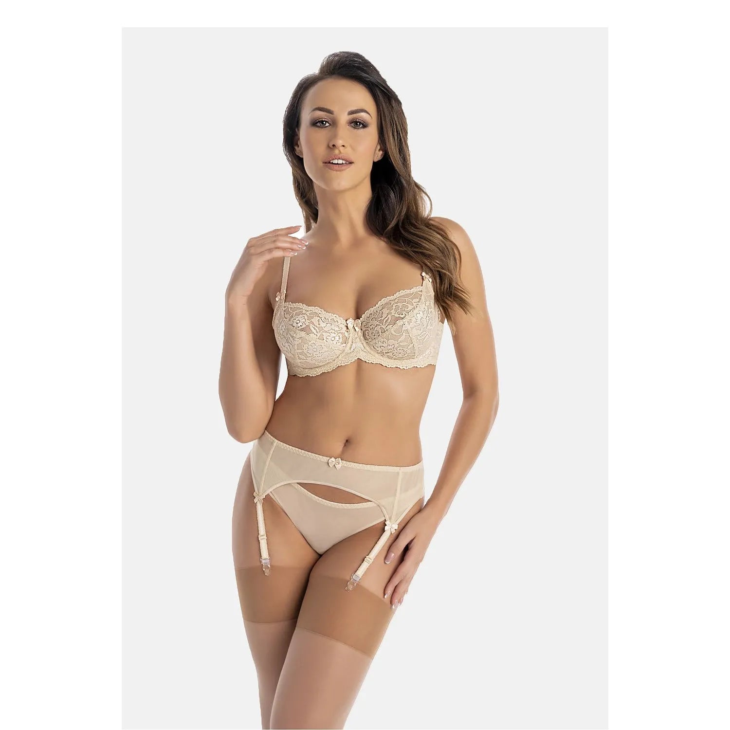 Ceinture porte-jarretelles beige Teyli, maille transparente, nœuds satin, fermeture crochets, ajustable, élégance classique.