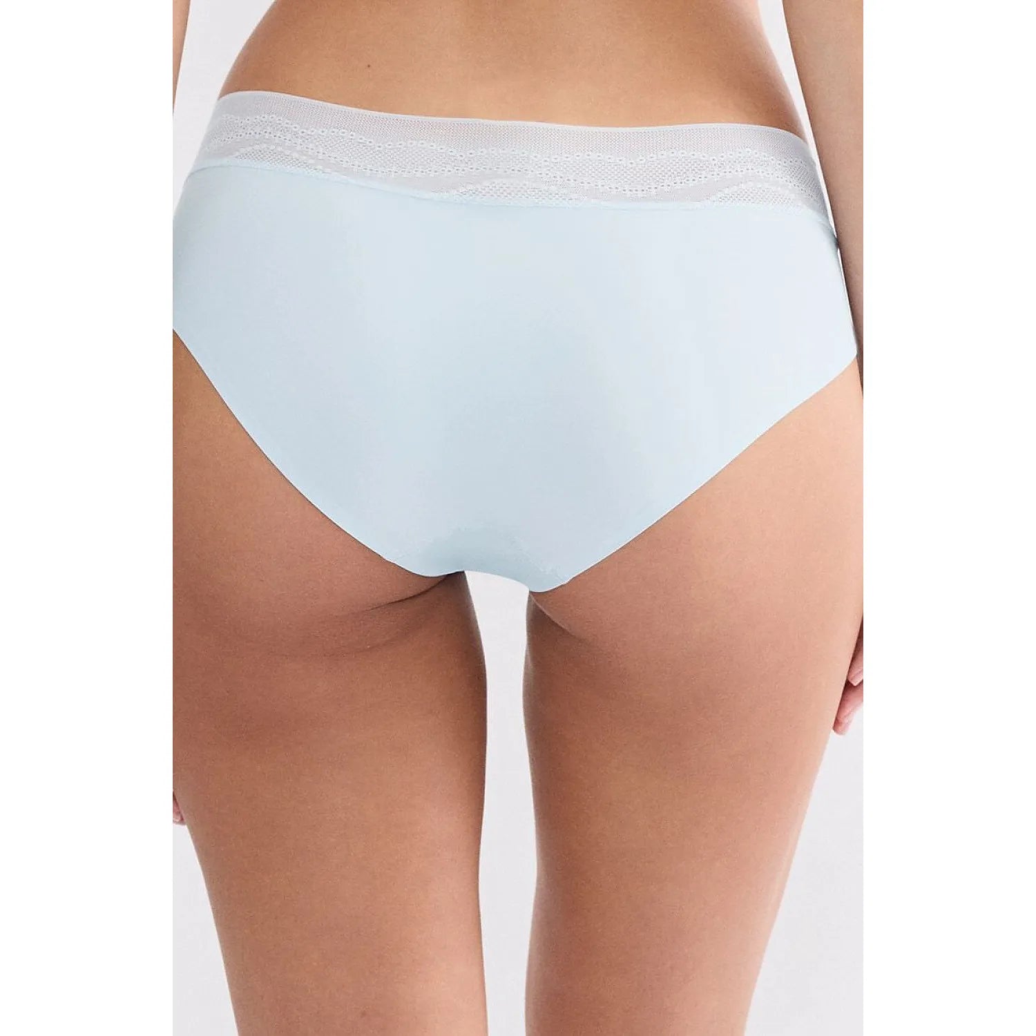 Culottes hipster Triumph bleu clair en microfibre douce, dentelle élastique recyclée, design moderne et confortable.