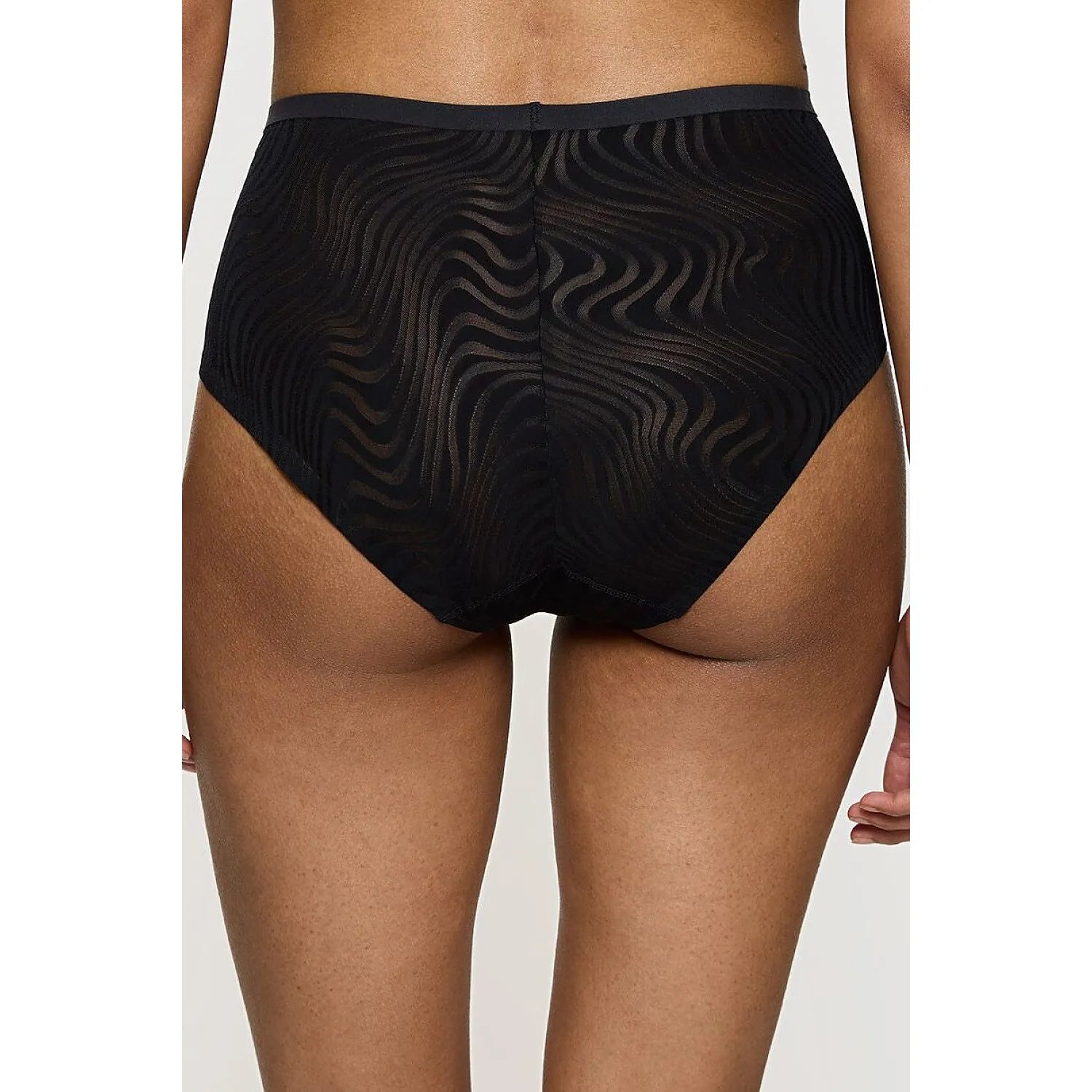Culotte haute noire Triumph Shape Smart, motif ondulé, coupe maxi, silhouette lisse, confort quotidien, élégance discrète.