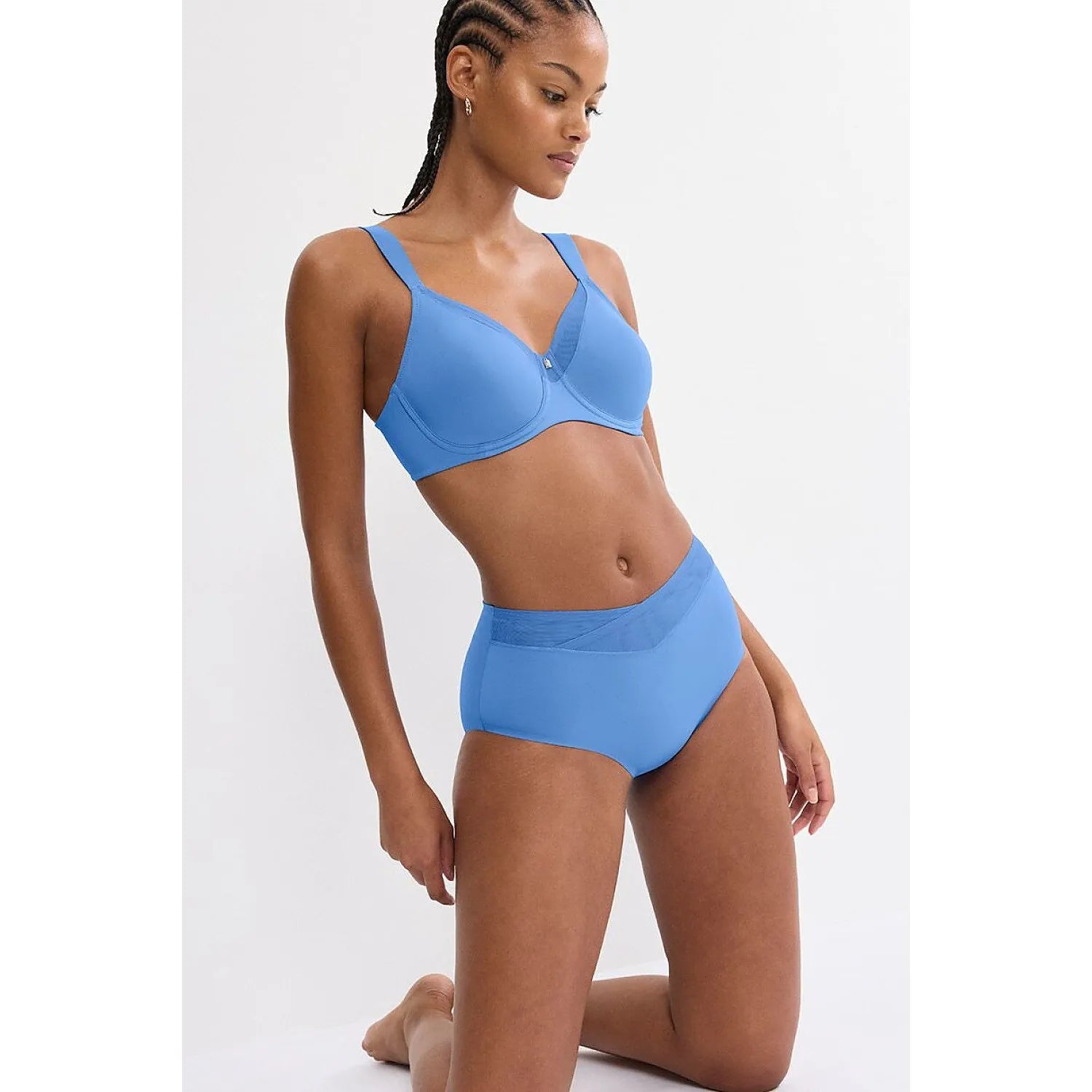 Culottes maxi bleues Triumph True Shape Sensation, coupe haute, tissu LYCRA BEAUTY, effet amincissant, confort optimal.
