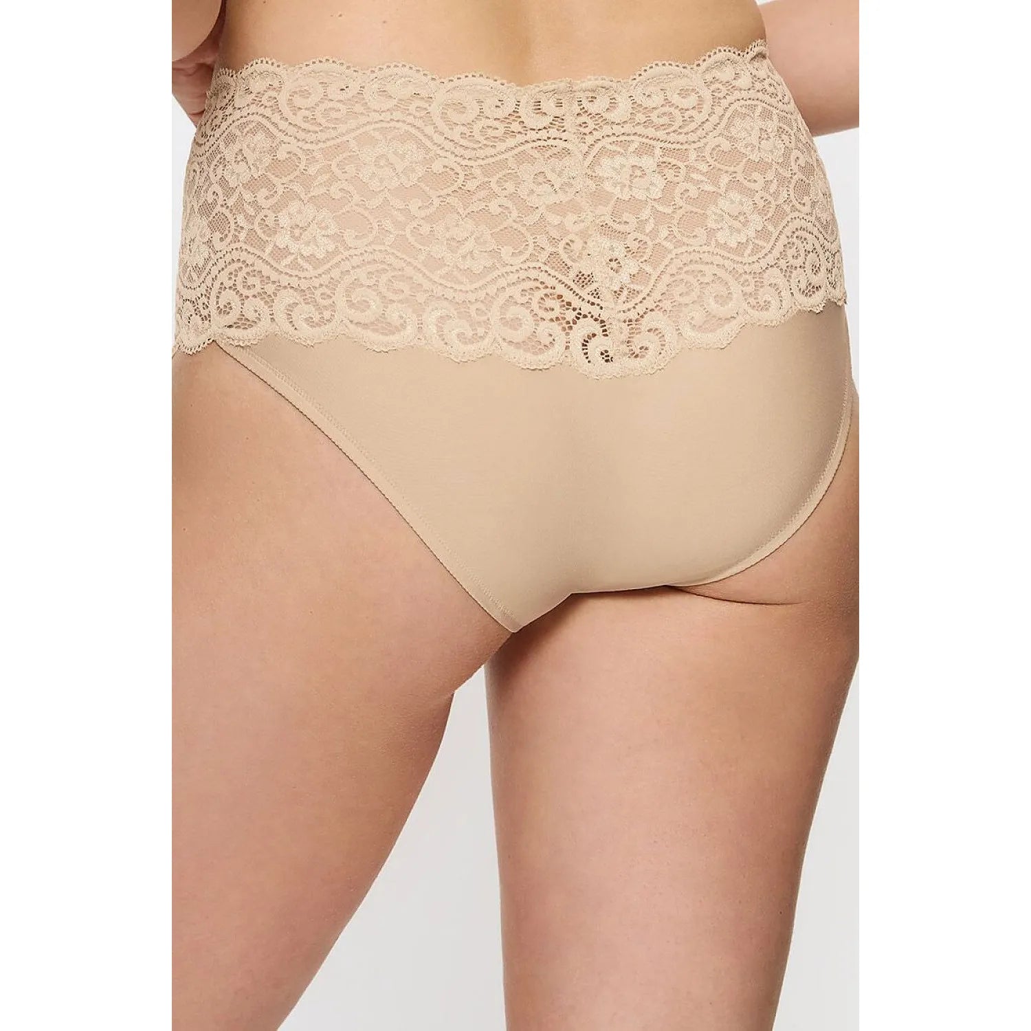 Culottes Triumph Amourette Maxi beige en dentelle et microfibre douce, taille haute, ajustement parfait et élégant.