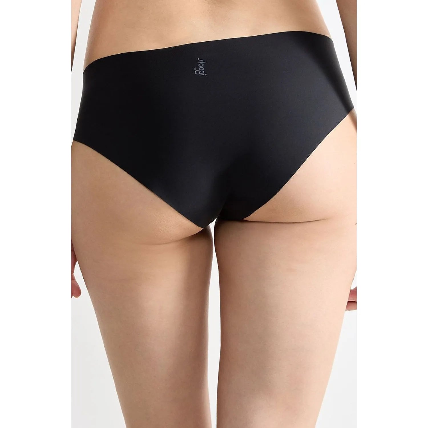Culotte noire Sloggi Zero Feel 2.0, design invisible, confort maximal, polyamide recyclé, élégance et durabilité.