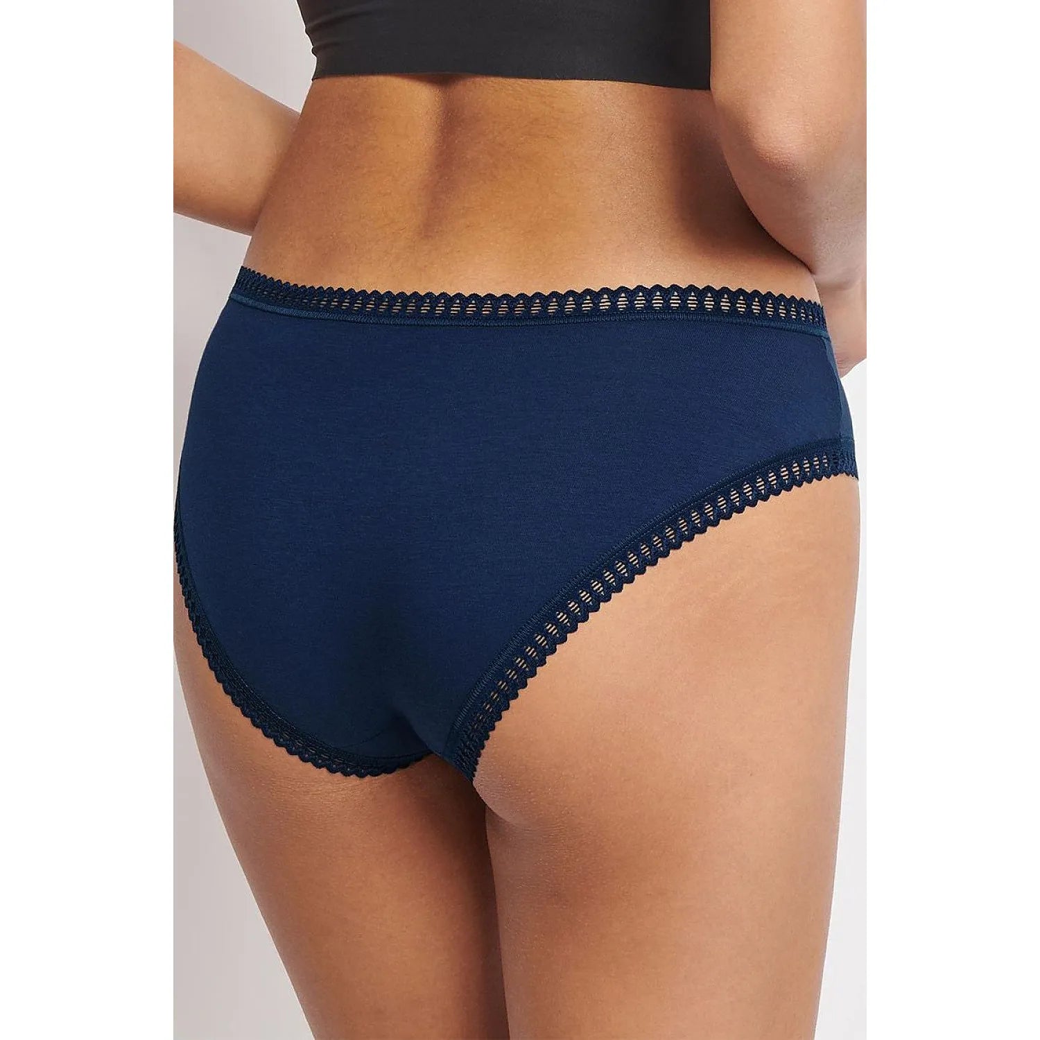Culotte hipster bleu marine en coton bio GOTS avec dentelle féminine, offrant confort et style moderne.