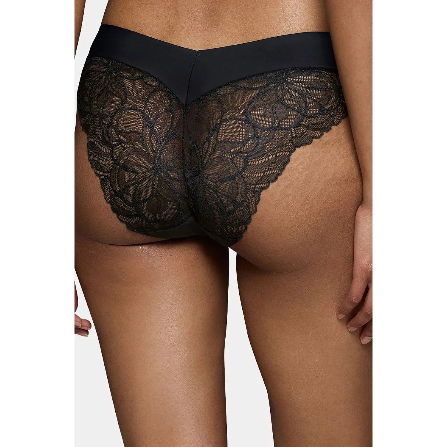 Culotte dentelle noire Triumph, coupe haute jambes, design élégant et confortable, silhouette sublimée.