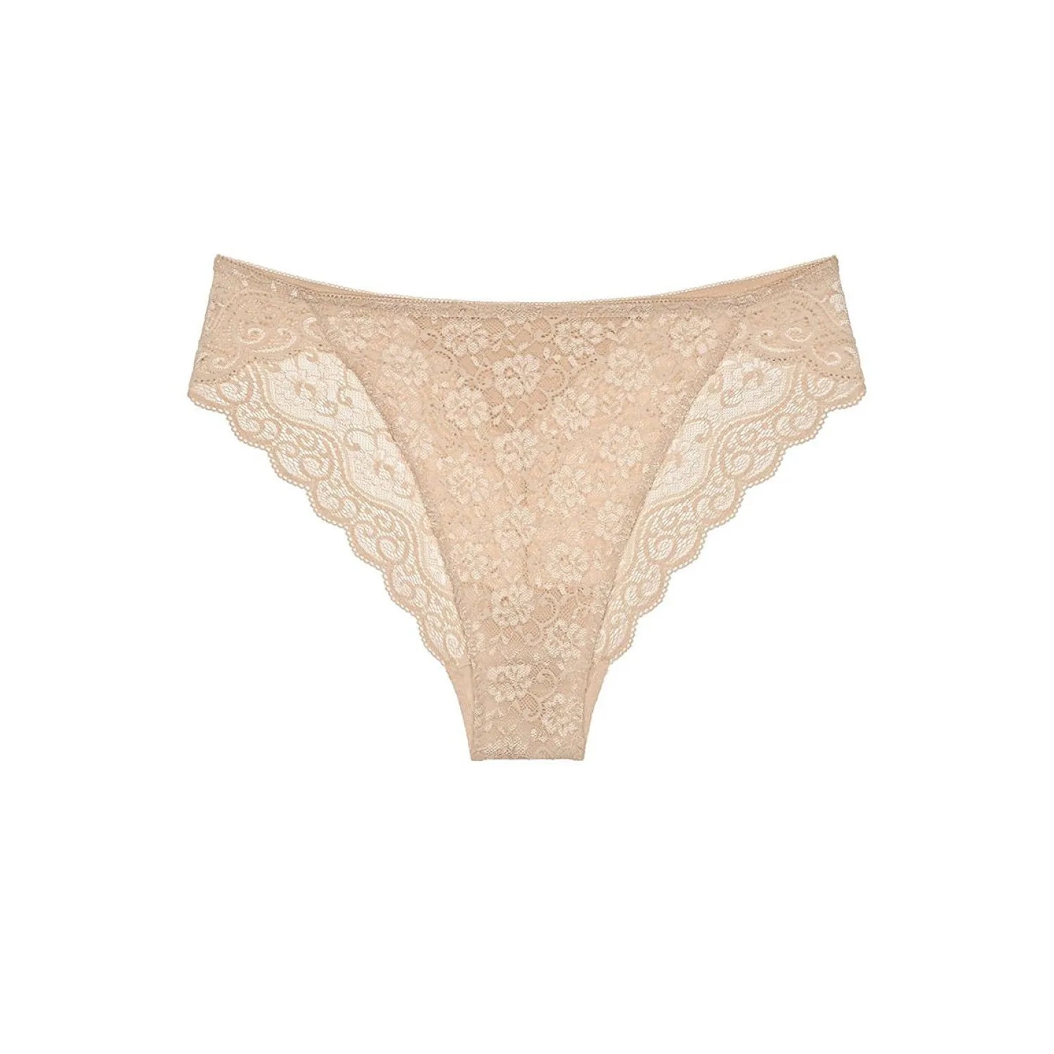 Culotte femme beige en dentelle microfibre, coupe haute élégante, Amourette confort Triumph, affine la silhouette.