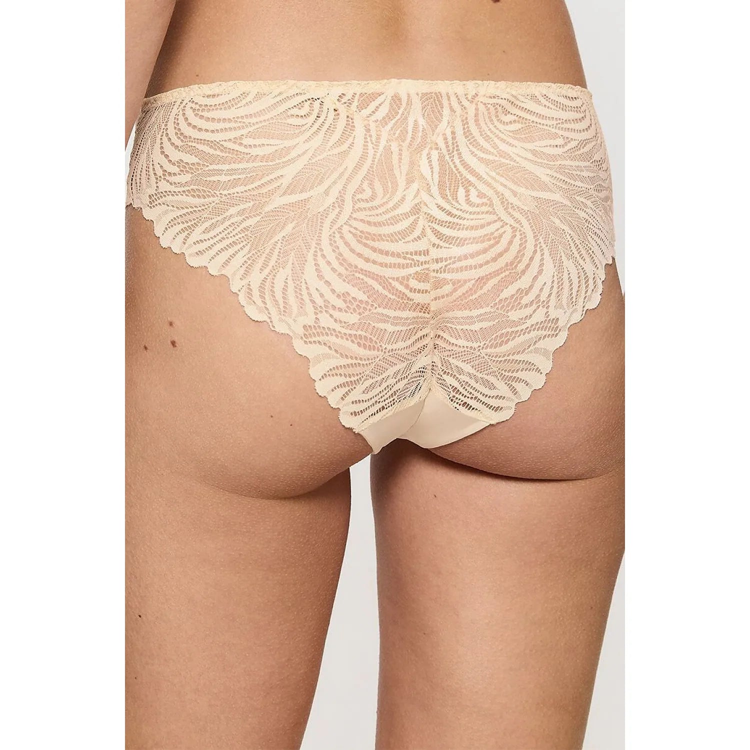 Culotte Triumph modèle 230008 en microfibre douce, couleur chair, dentelle élégante, coupe moyenne, invisible sous vêtements.