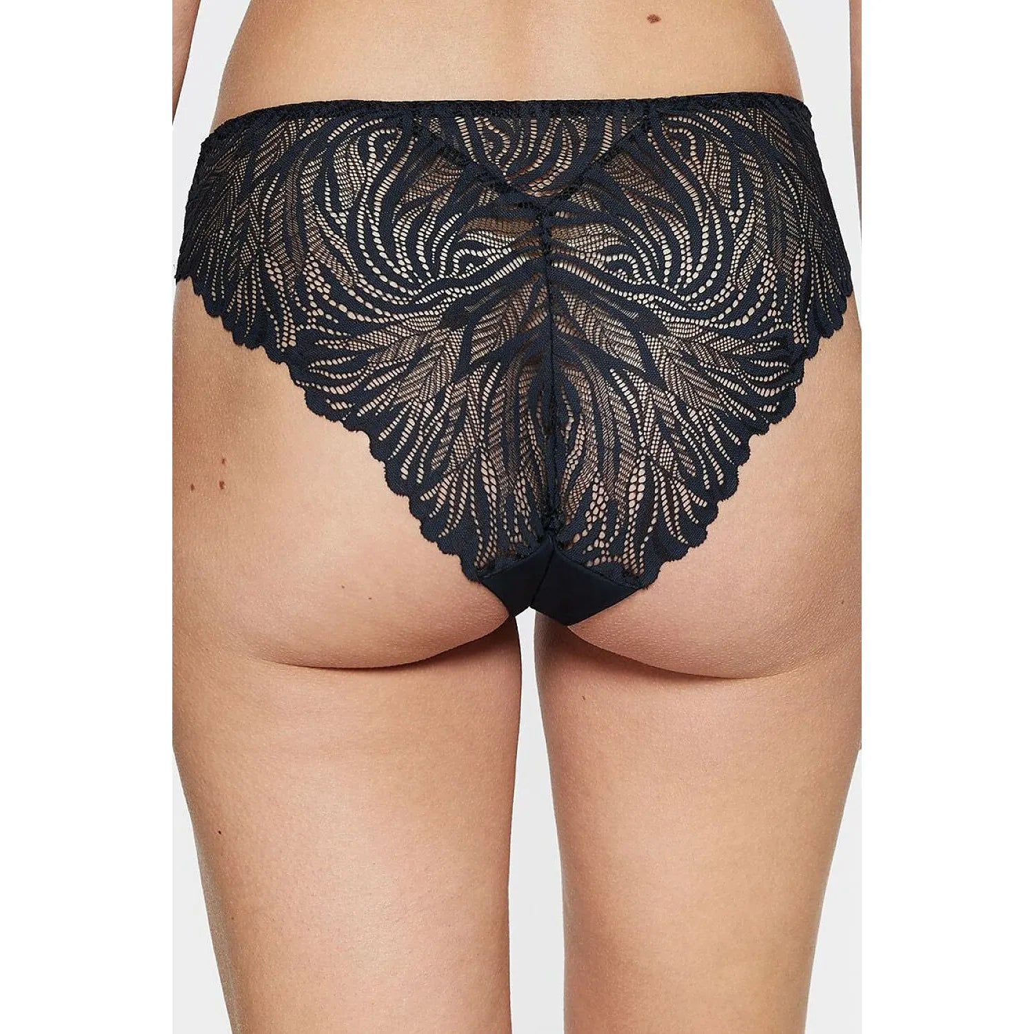 Culotte noire Triumph modèle 230009 en microfibre douce, coupe moyenne, finition sans couture, motif dentelle élégant.
