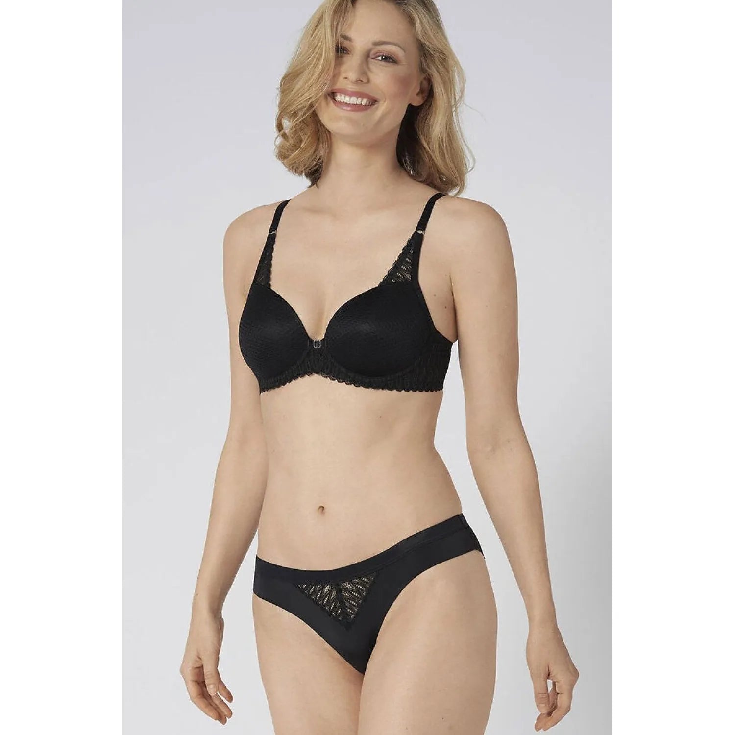Culottes brésiliennes Triumph 230018 en microfibre douce, coupe féminine, couleur élégante, confort quotidien.