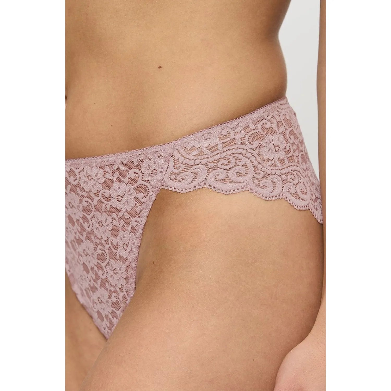 Culotte Triumph Amourette Highleg Tai rose, dentelle élégante, taille haute, jambes allongées, microfibre douce.