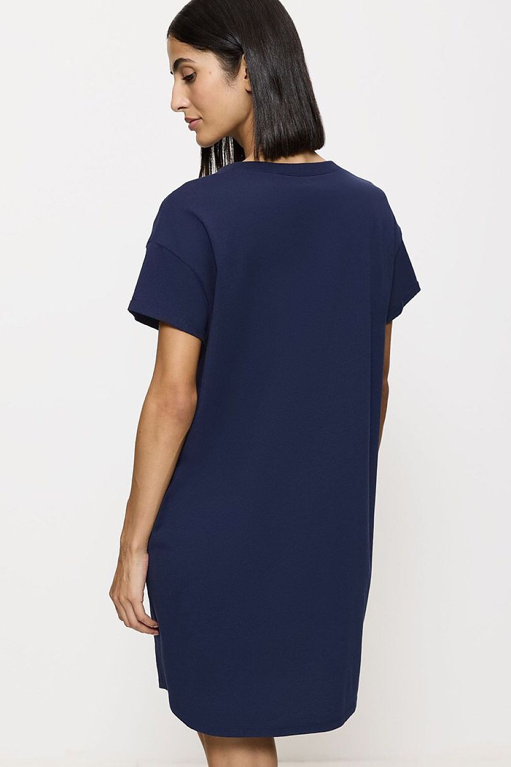 Chemise de nuit bleue manches courtes Triumph, coupe ample, tissu doux, élégance simple pour confort nocturne.