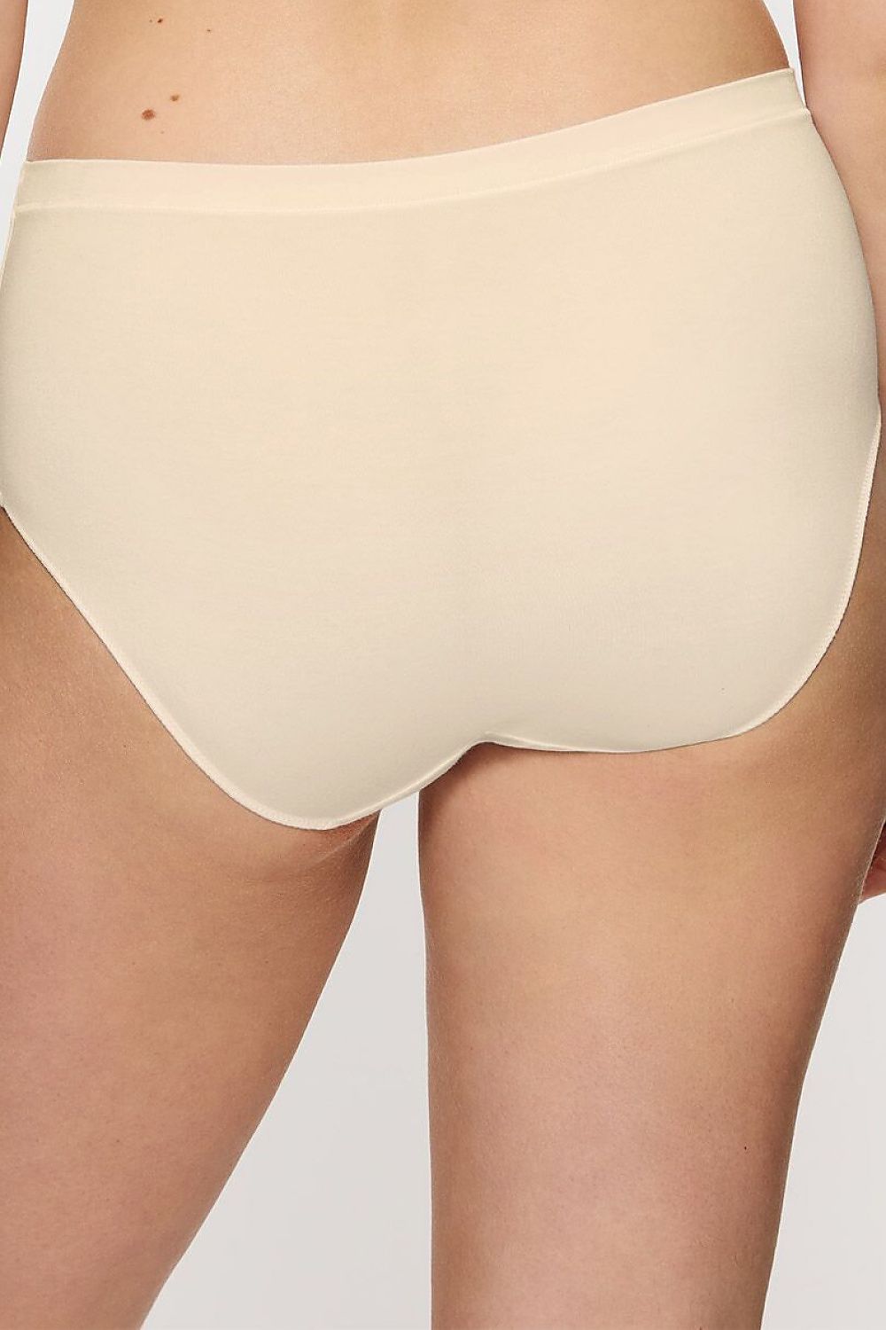 Culotte beige taille haute Triumph, modal doux et respirant, design minimaliste, confort et élégance pour peaux sensibles.