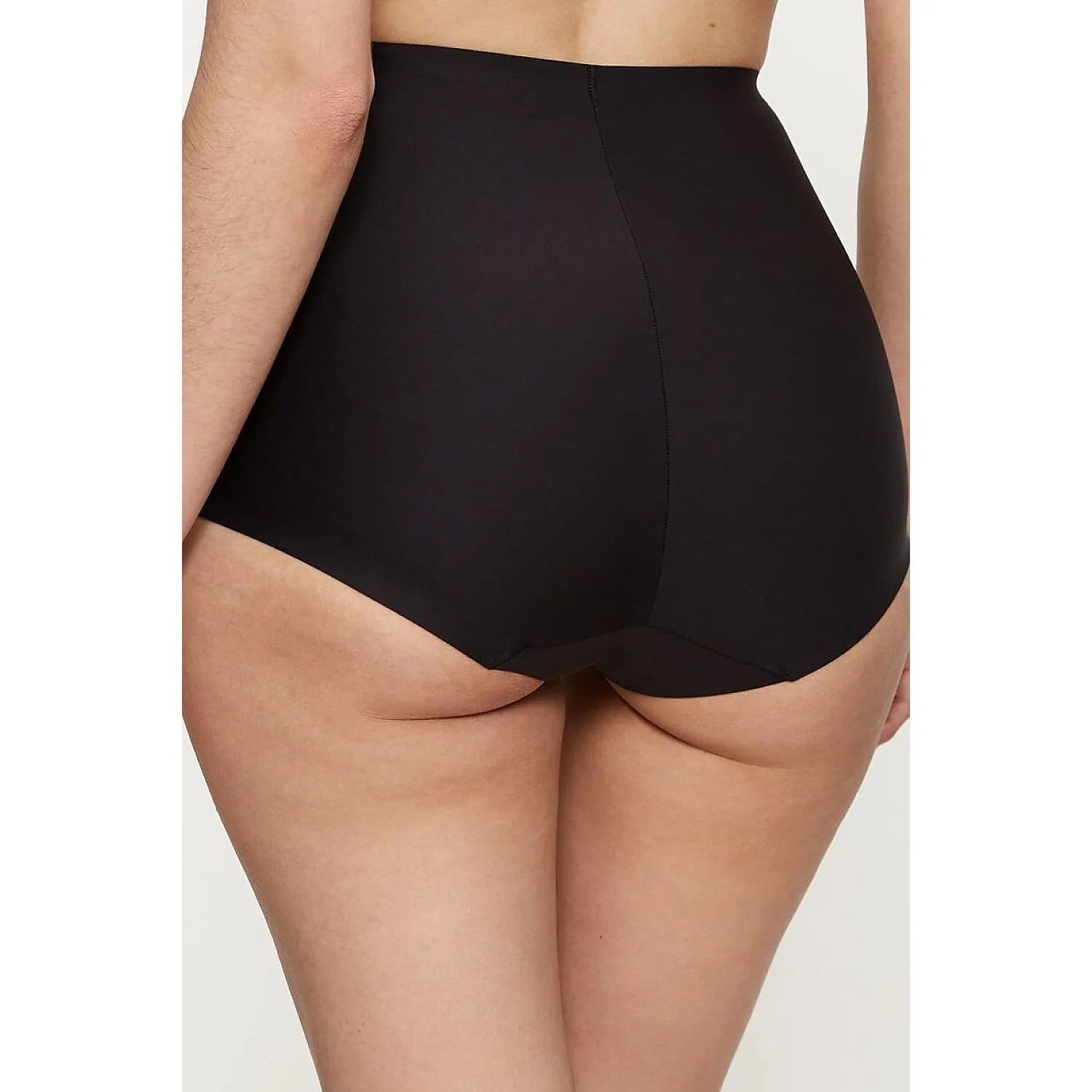 Culotte noire taille haute shaping Triumph, silhouette affinée, confort invisible, élégance féminine.