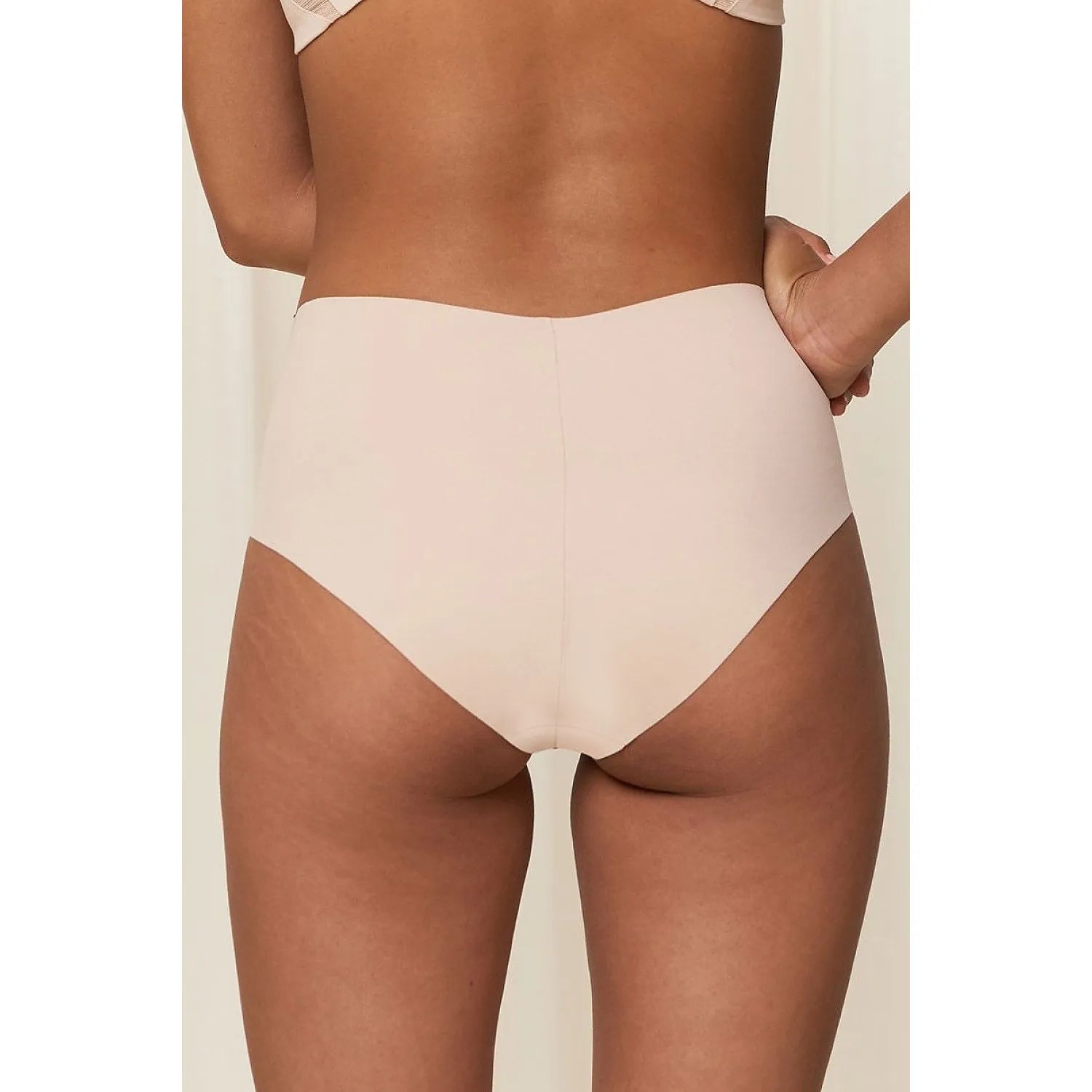 Culotte sans couture beige Flex Smart Maxi EX femme, ajustement parfait et invisible sous vêtements ajustés.