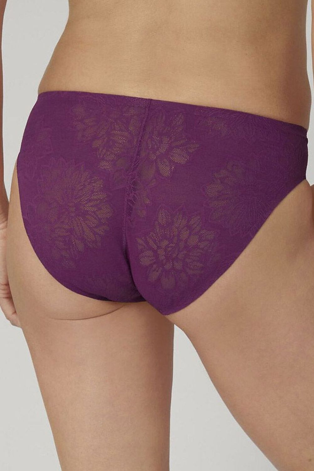 Culotte violette Triumph Fit Smart Tai en dentelle stretch 4D, sans couture, ajustement parfait et confort optimal.