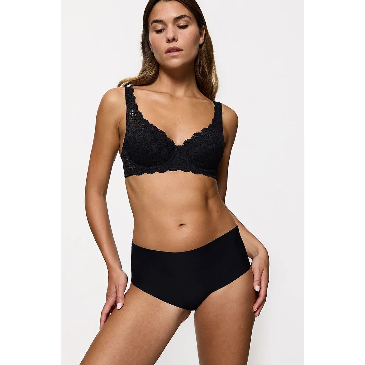 Culottes invisibles noires en microfibre écologique avec dentelle, confort quotidien pour femmes Triumph.