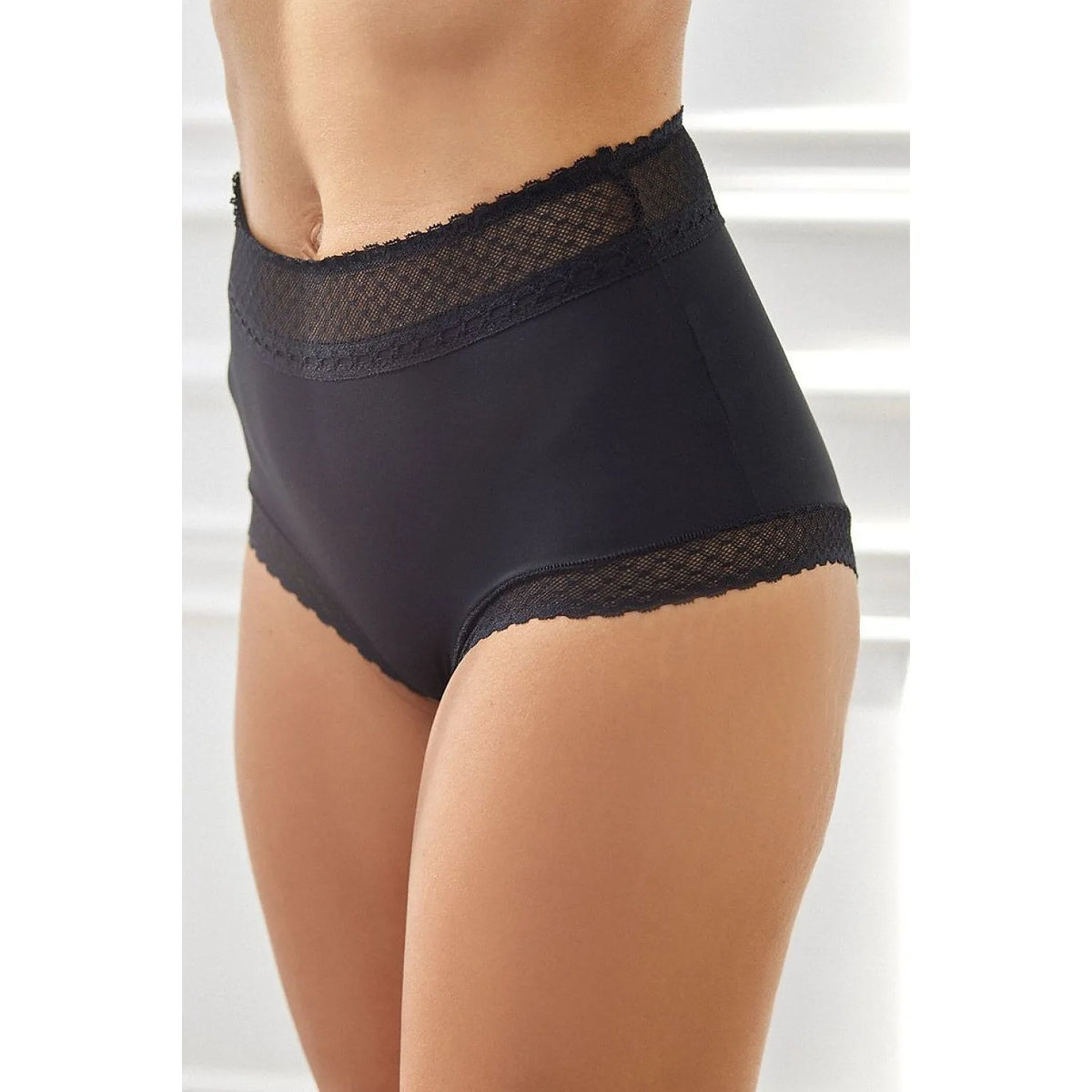 Culottes dentelle taille haute noires, invisibles sous vêtements, confort quotidien, élégance et ajustement parfait.