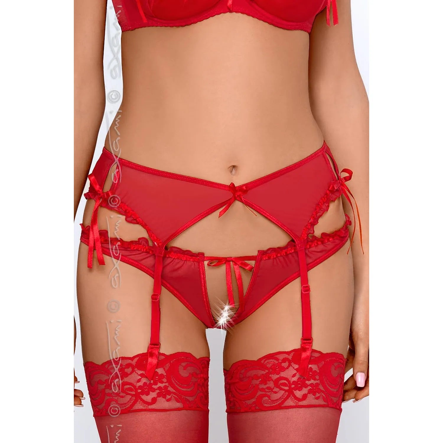 Porte-jarretelles rouge Axami 51612 en tulle avec volants et nœud satin, fentes latérales, assorti à culotte et soutien-go...