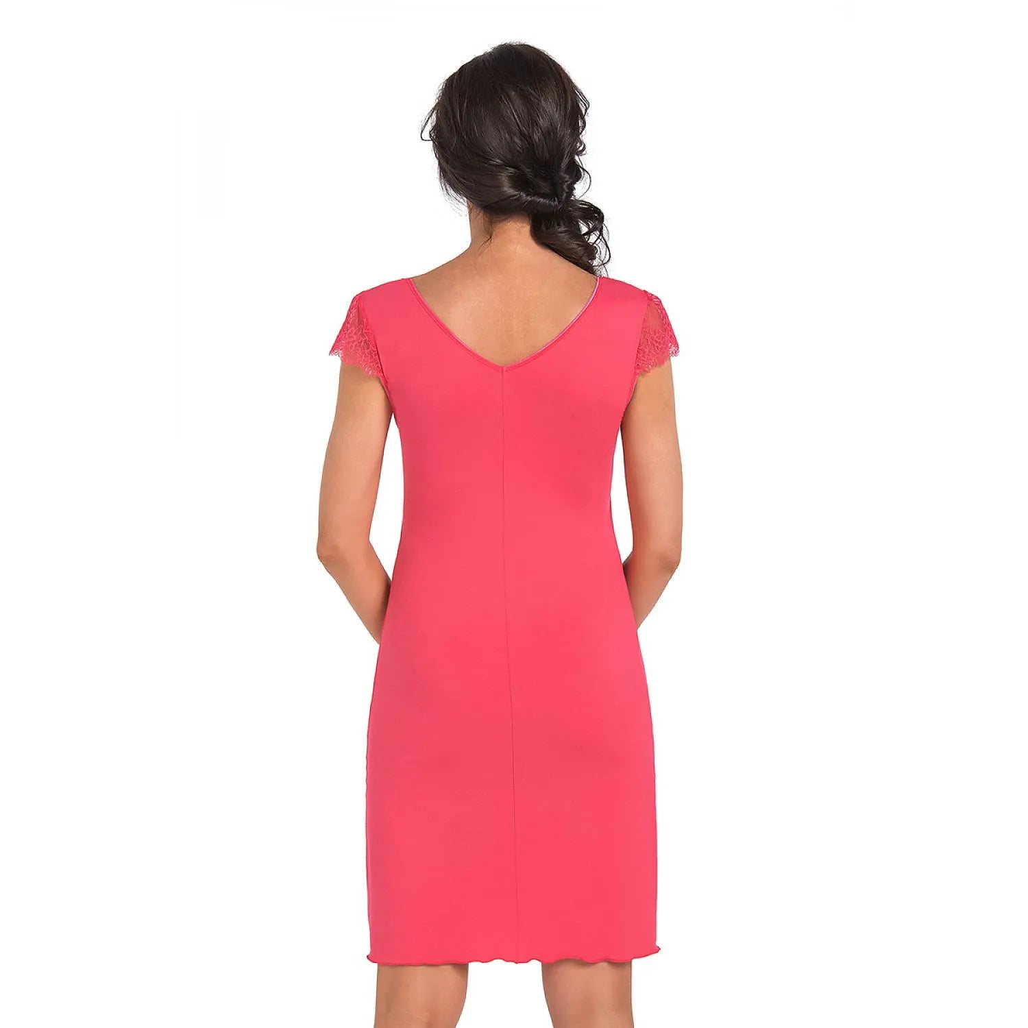 Chemise de nuit grande taille rouge, manches courtes en dentelle, coupe flatteuse, tissu élasthanne viscose.