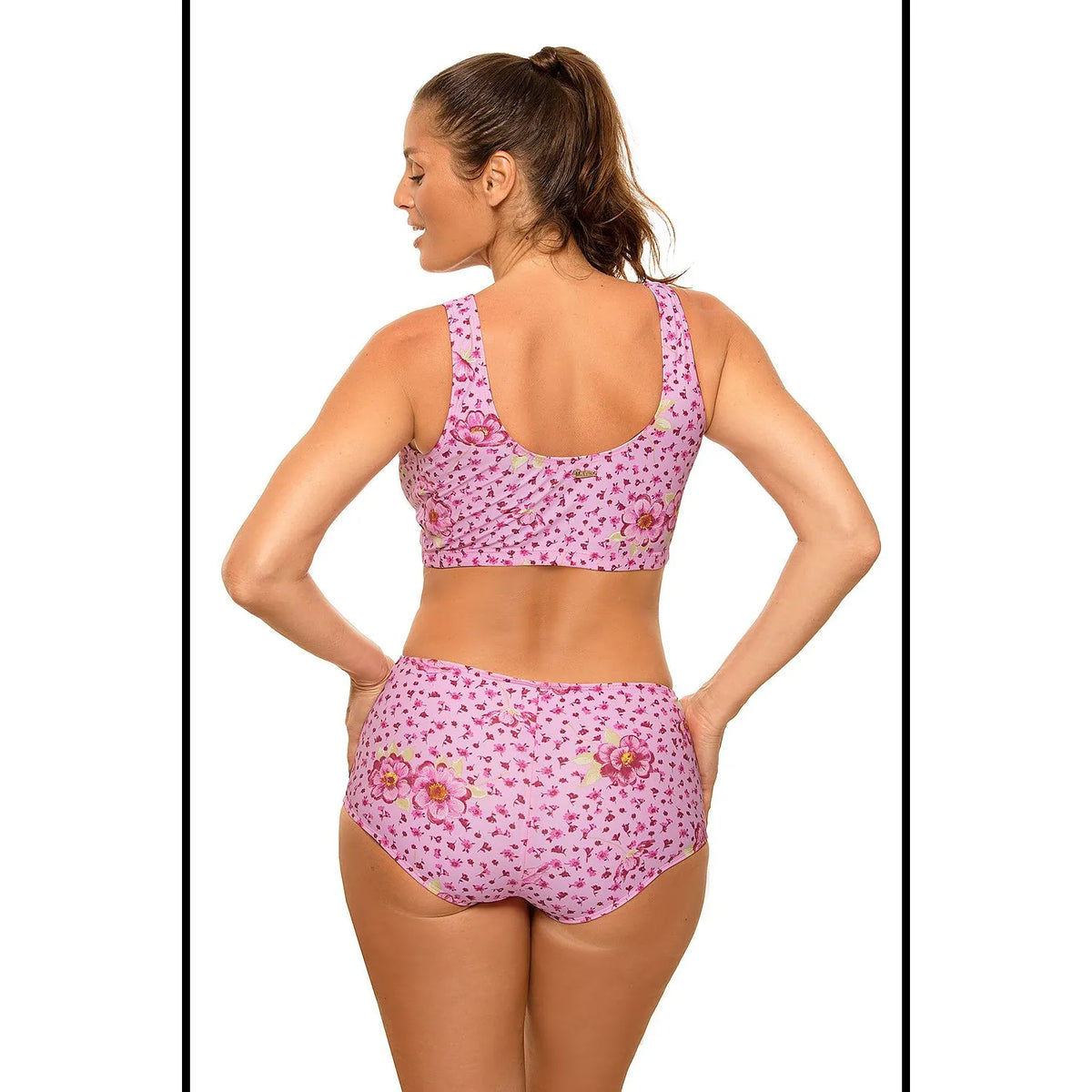 Maillot de bain deux pièces rose à motifs floraux, soutien-gorge top élastique, culotte haute, tissu Carvico Tessuti.