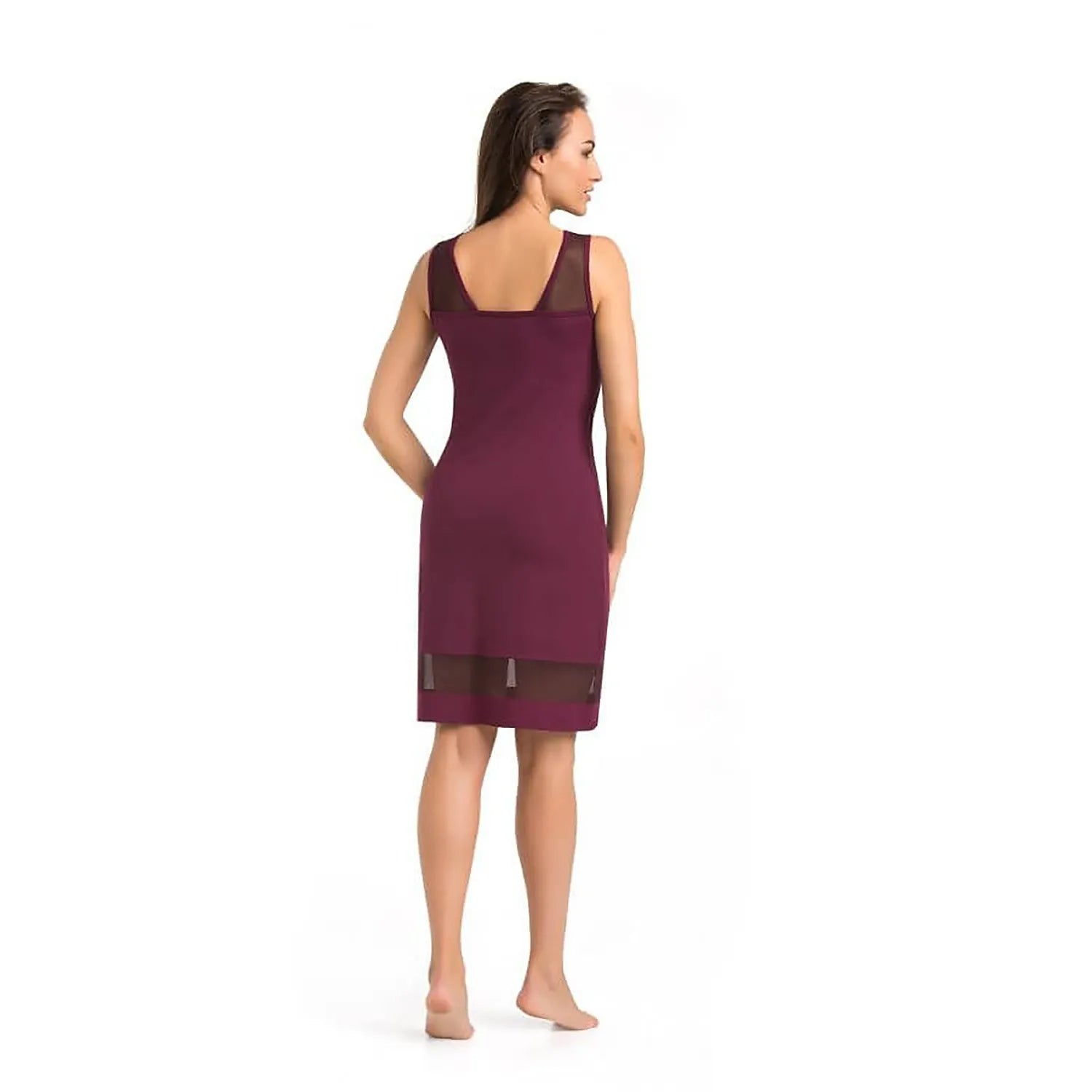 Chemise de nuit violette Teyli 183147, décolleté V, maille transparente épaules et bas, viscose douce et aérée.