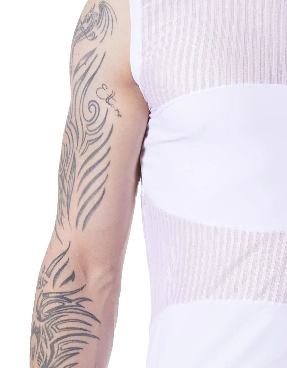 Débardeur homme blanc transparent, col rond, alternance tissu opaque et transparent, style moderne et audacieux.