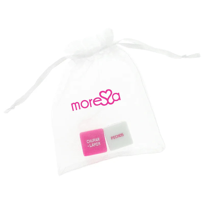 Dés érotiques Moressa en résine, rose et blanc, dans un sac blanc, sans phthalates, pour jeux intimes sécurisés.