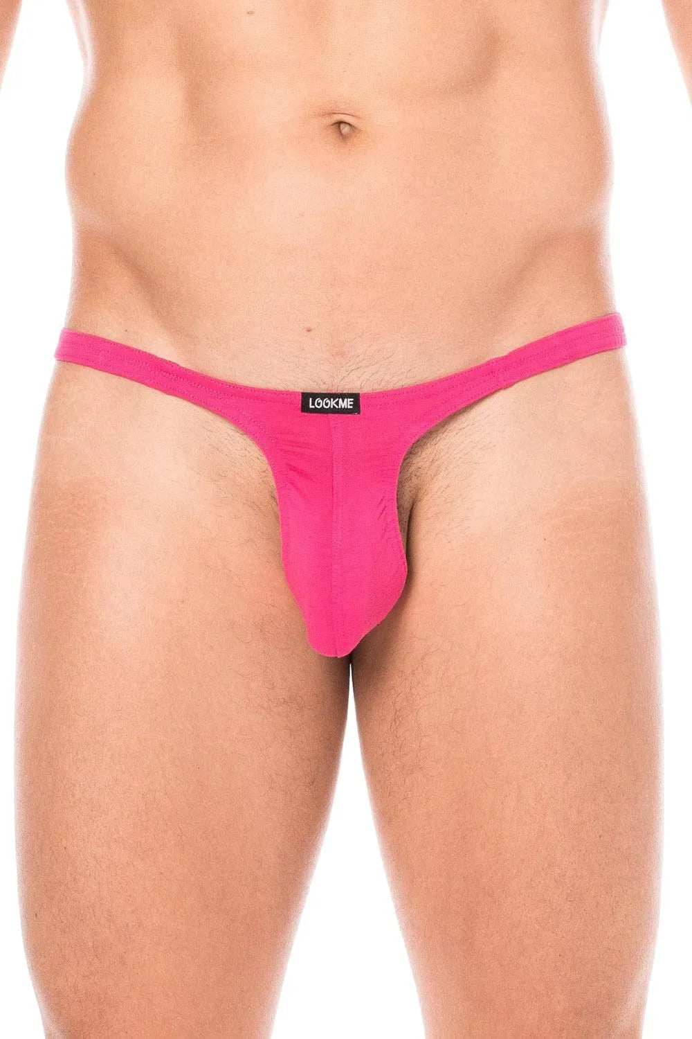 String homme magenta taille élastique, coupe ajustée, matière douce, idéal pour un look élégant et confortable.