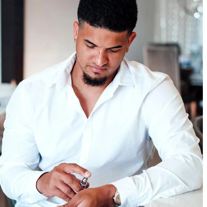 Eau de Cologne phéromone homme, notes de mousse de chêne, citronnelle, clou de girofle, séduction et élégance.