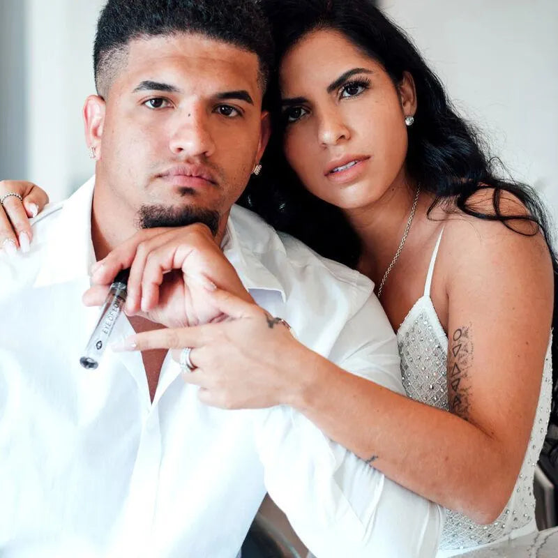 Eau de Cologne phéromone homme, notes de mousse de chêne, citronnelle, clou de girofle, séduction et élégance moderne.