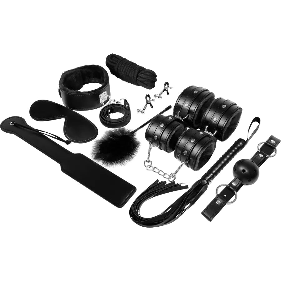Ensemble bondage cuir synthétique noir pour débutants, comprenant menottes, collier, fouet et accessoires BDSM.